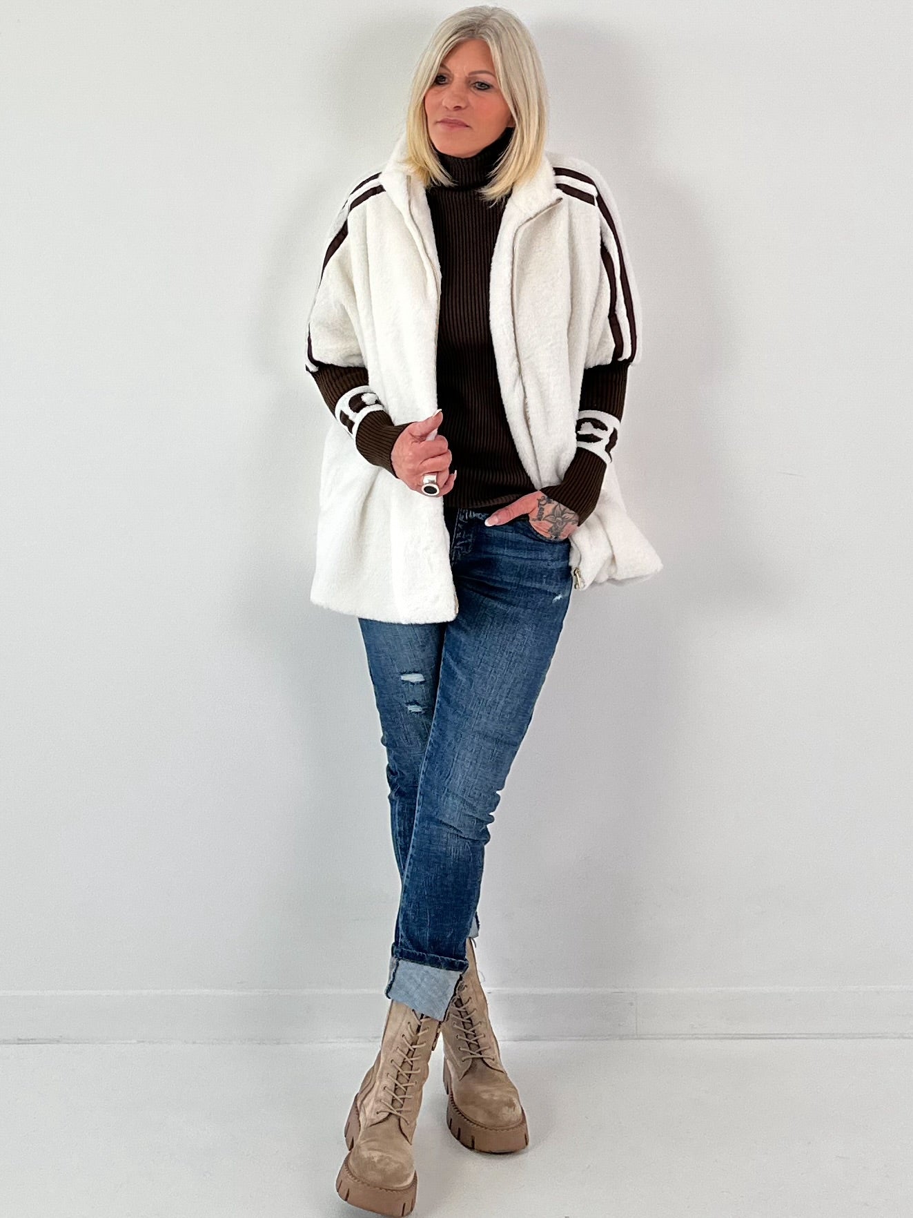 Bontjas met gebreide mouwen, model "Fluffline" - ecru