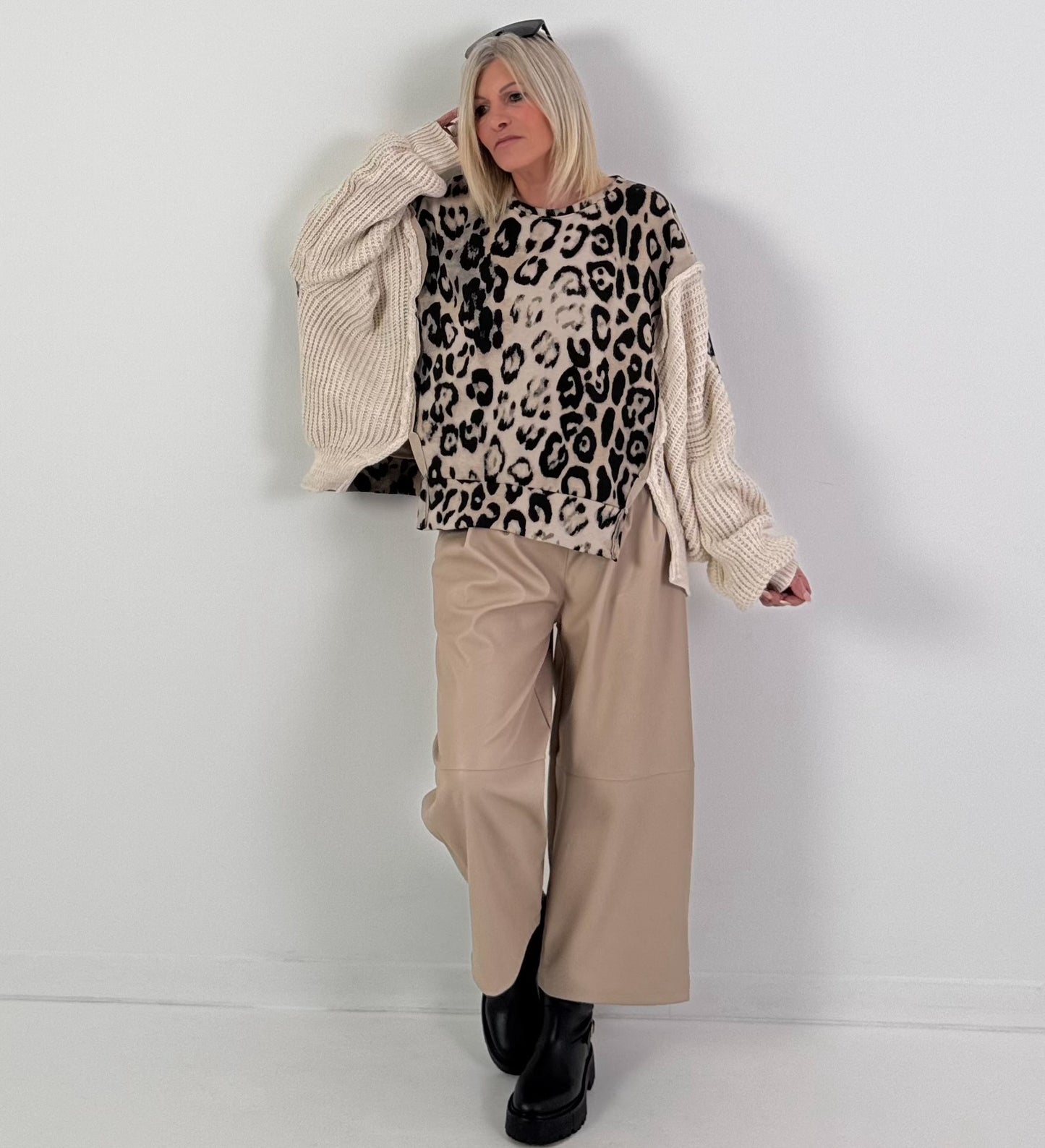 Oversized sweat sweater model "Urban Roar" - beige