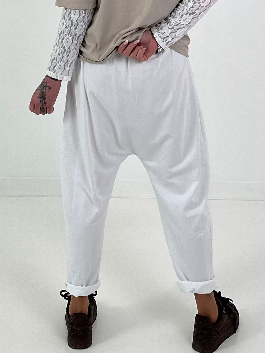 Baggy Hose mit dekorativem Tuch - weiss