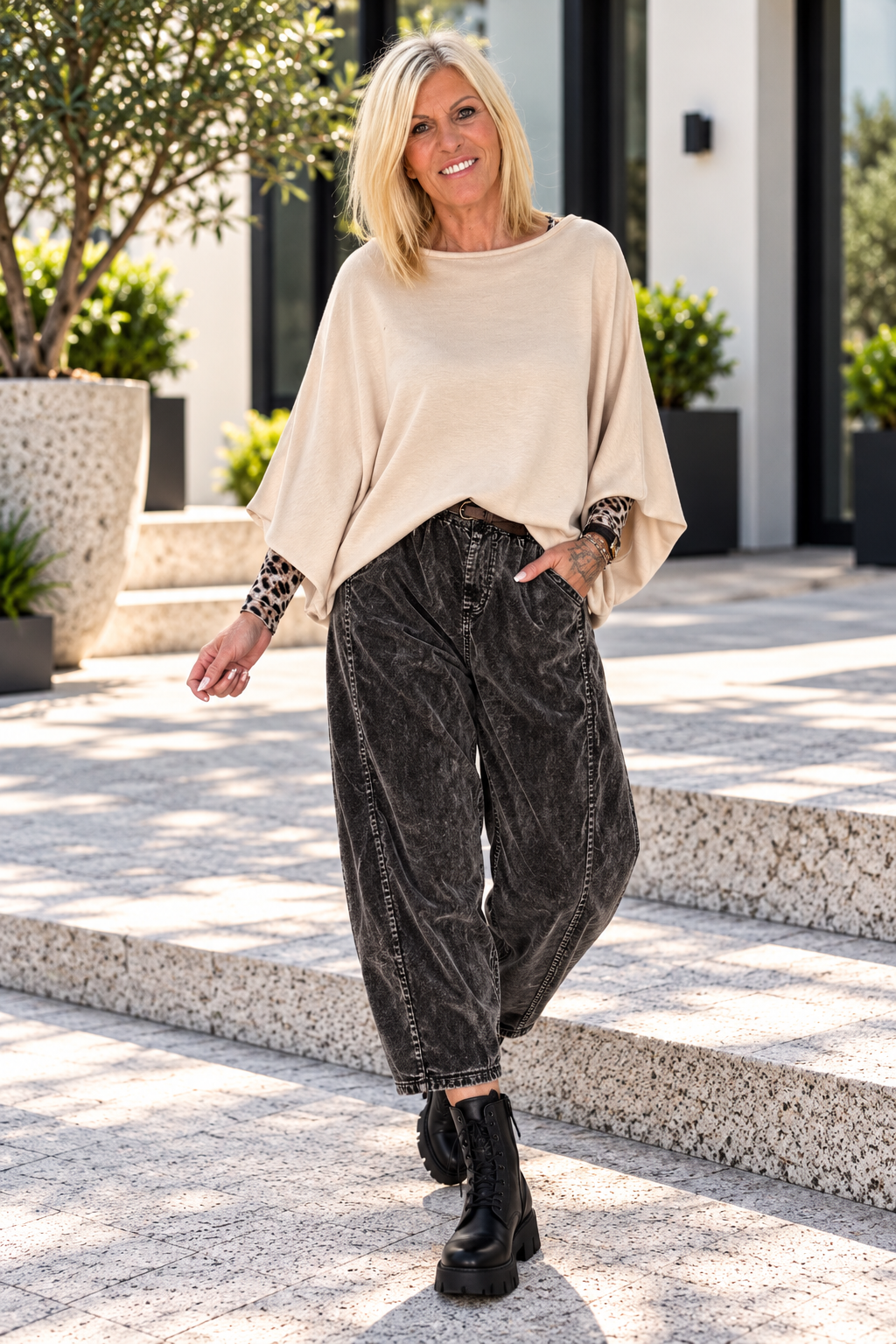 Sweater mit Turn-Up-Ärmeln - beige