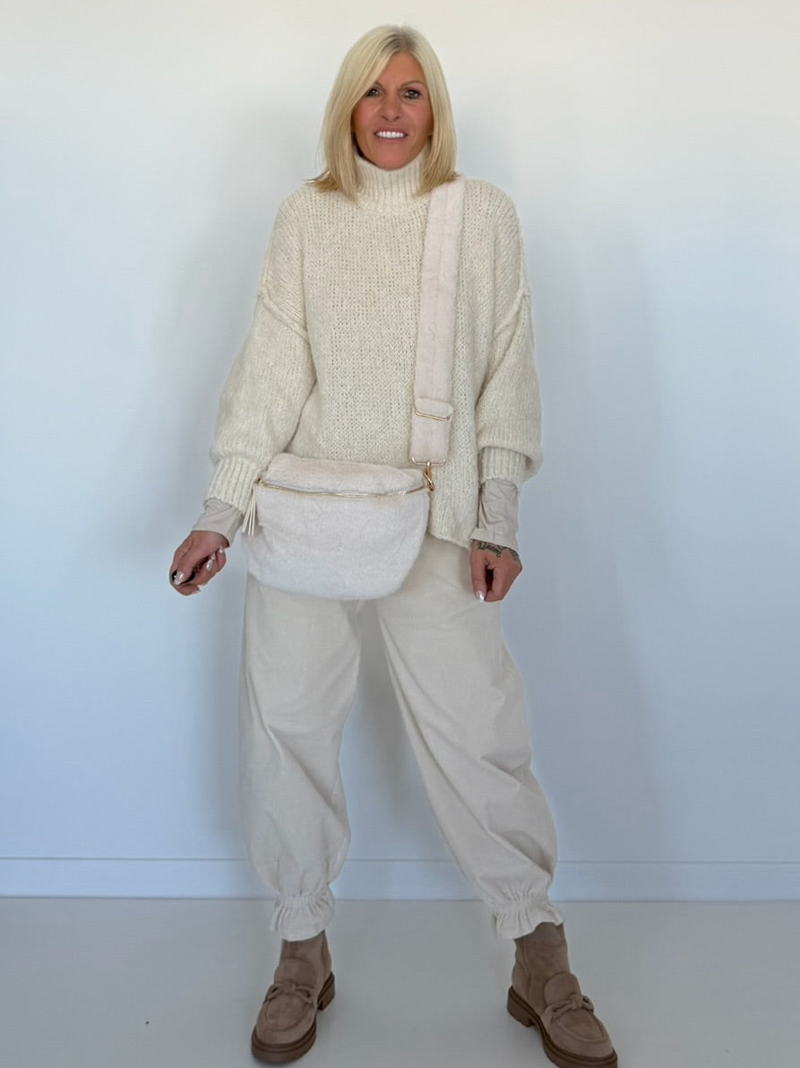 Weicher Grobstrickpullover mit Stehkragen - beige