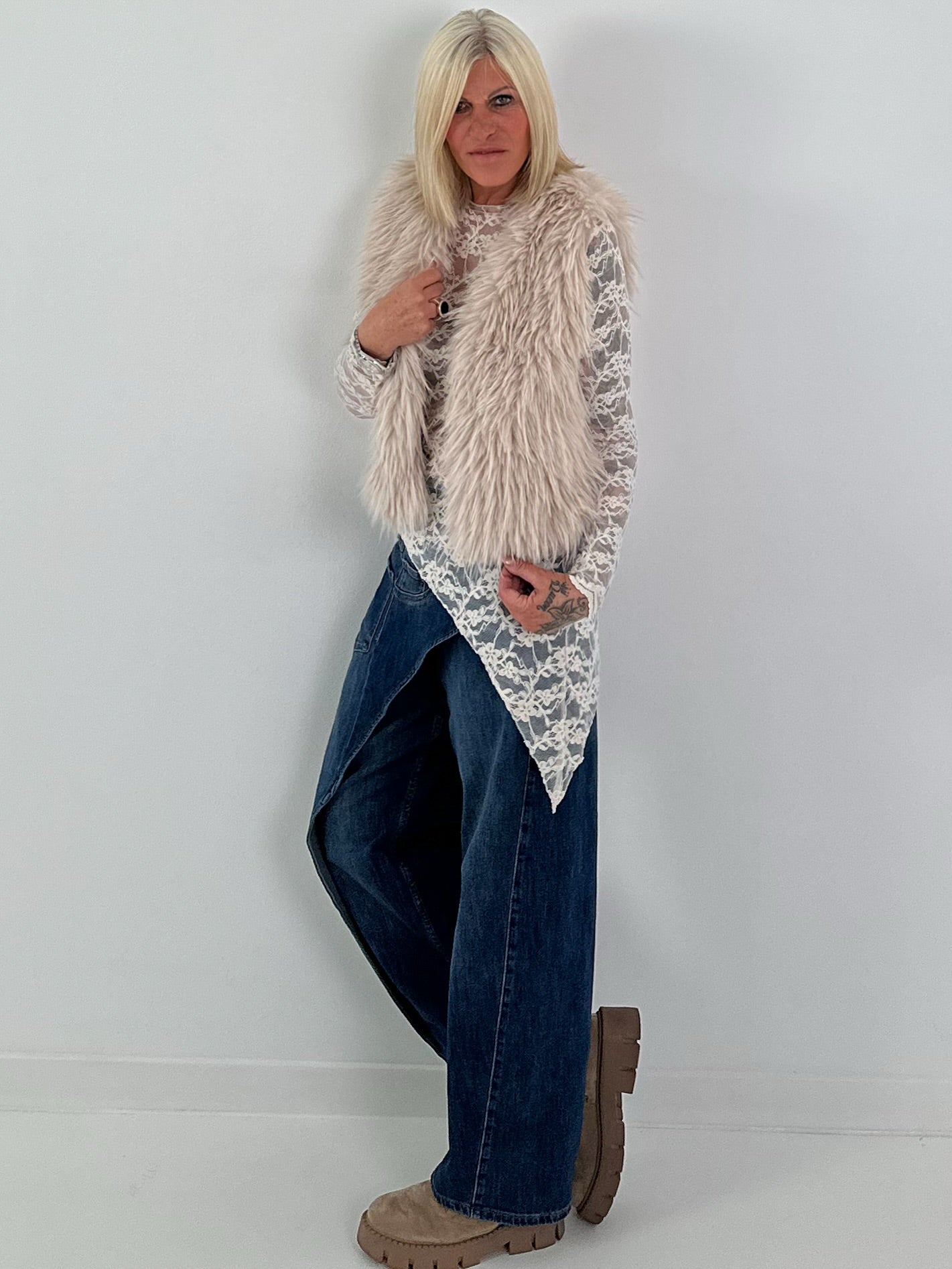 Stylish faux fur vest - beige