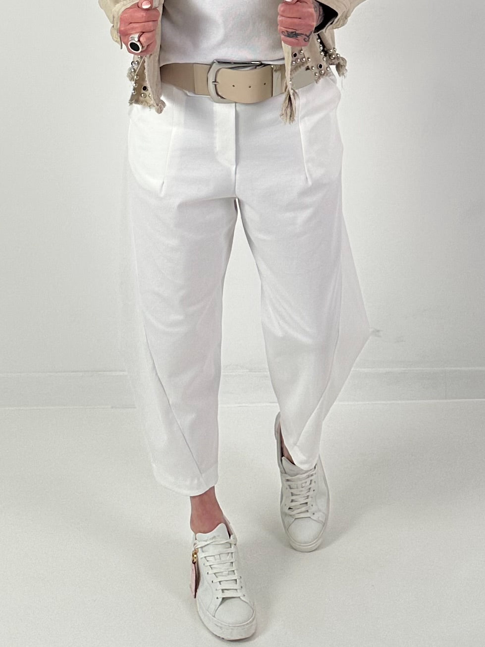 Ballonhose mit asymmetrischer Naht - weiss