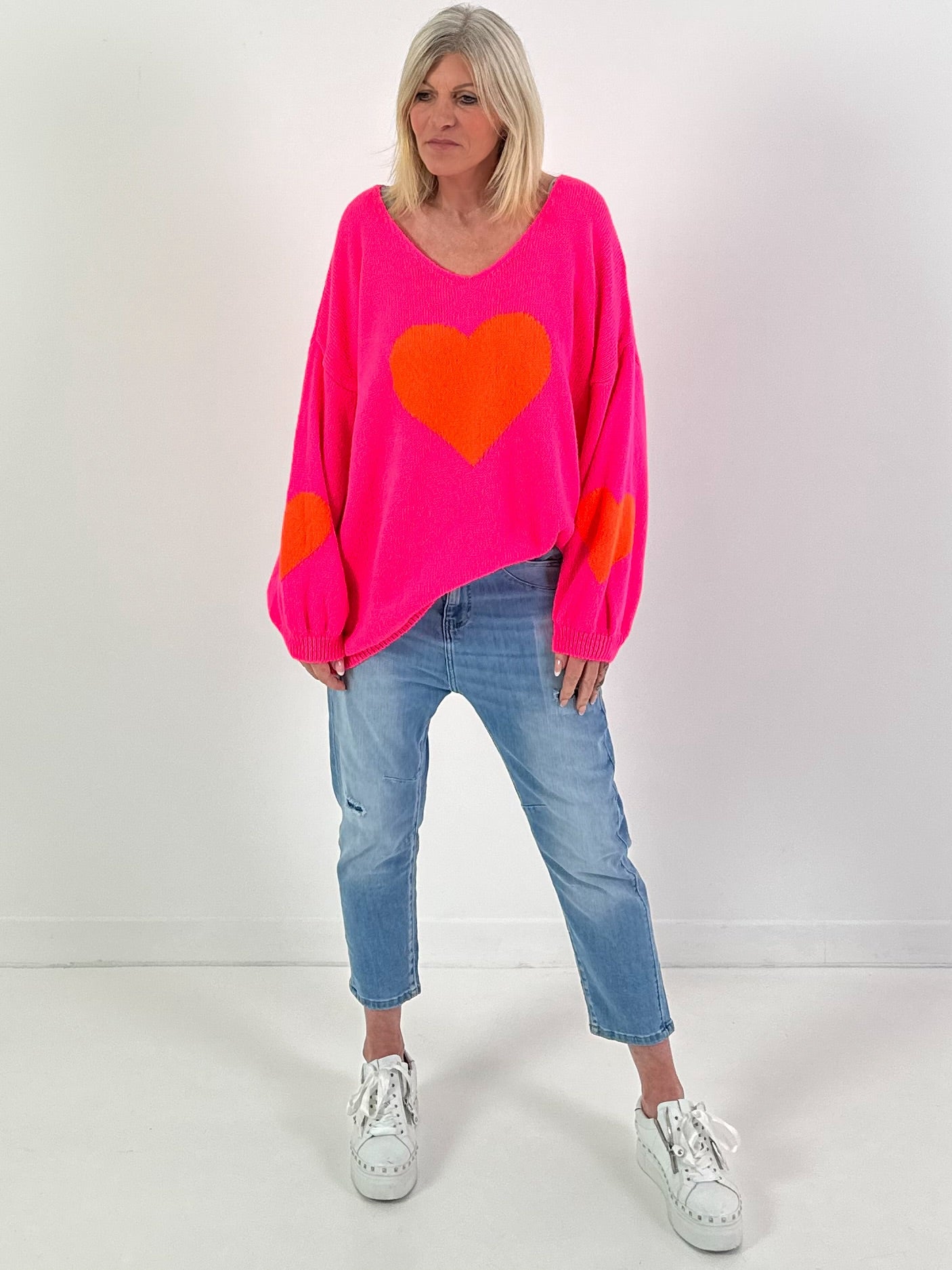 Oversized trui model "Heart Flair" - neonroze