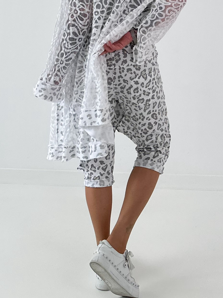 Stylische Hose mit Überwurf im Knit-Look - weiss