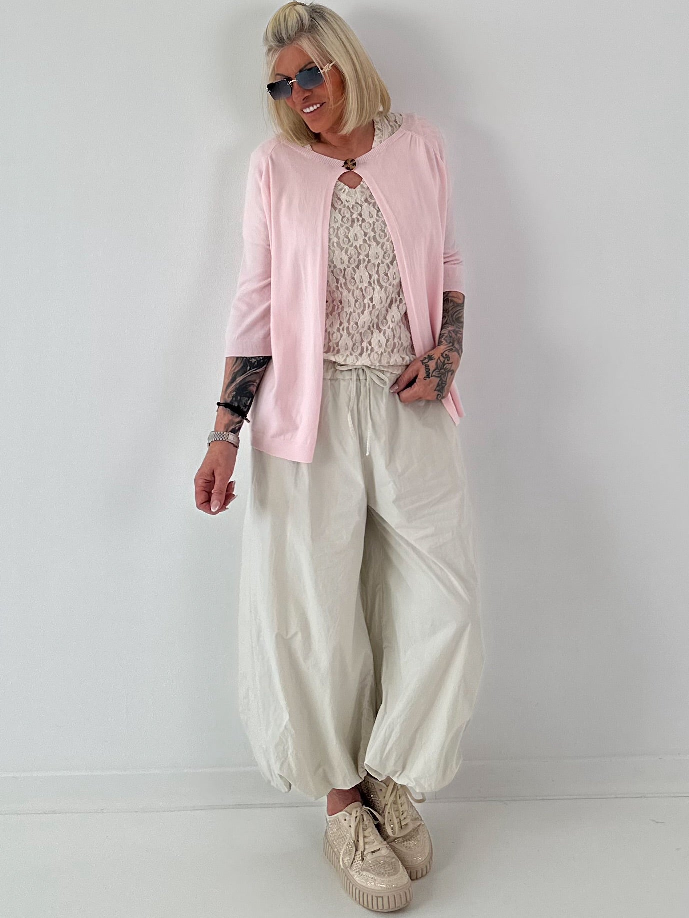 Leichte Feinstrickjacke mit Knopf- rosa