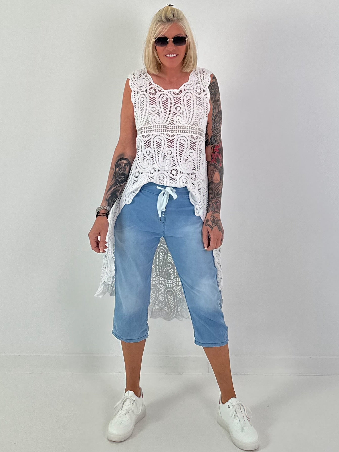 Short jeans with statement waistband - light blue