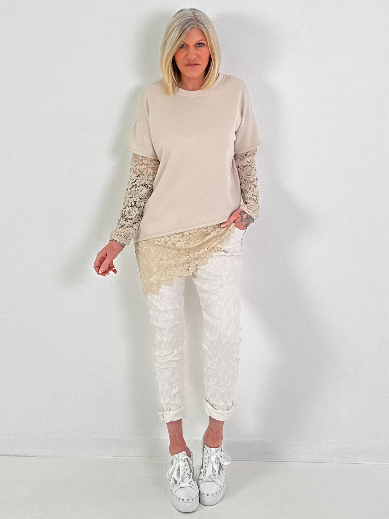 Trui met kanten mouwen - beige