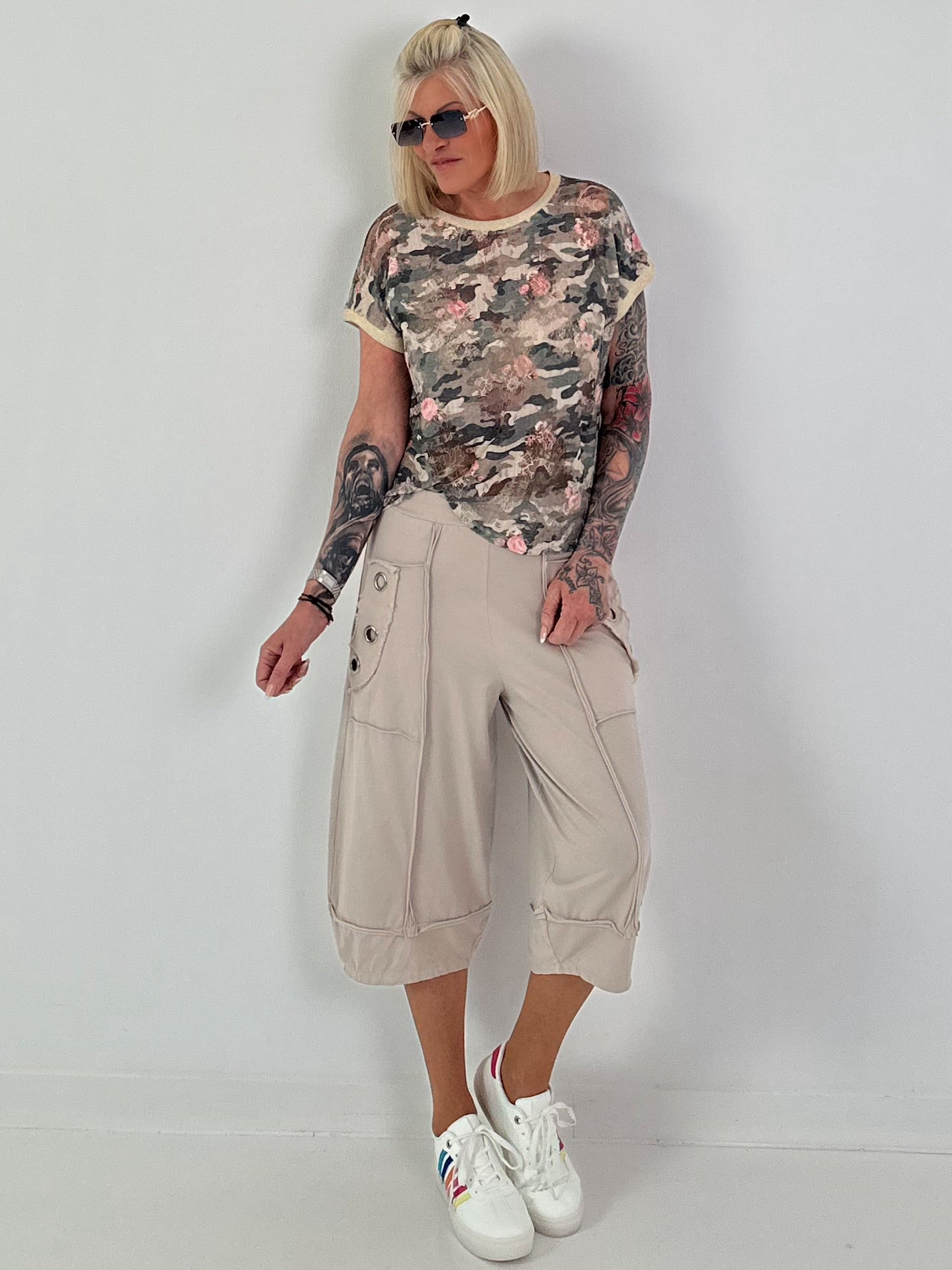 Casual sweatpants with eyelet details - beige