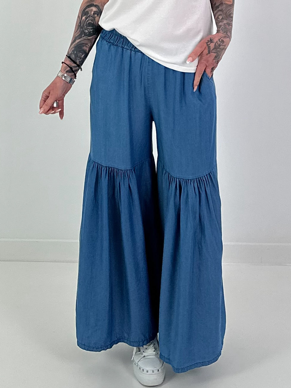 Wide Ruffle Jeans - Dark Blue