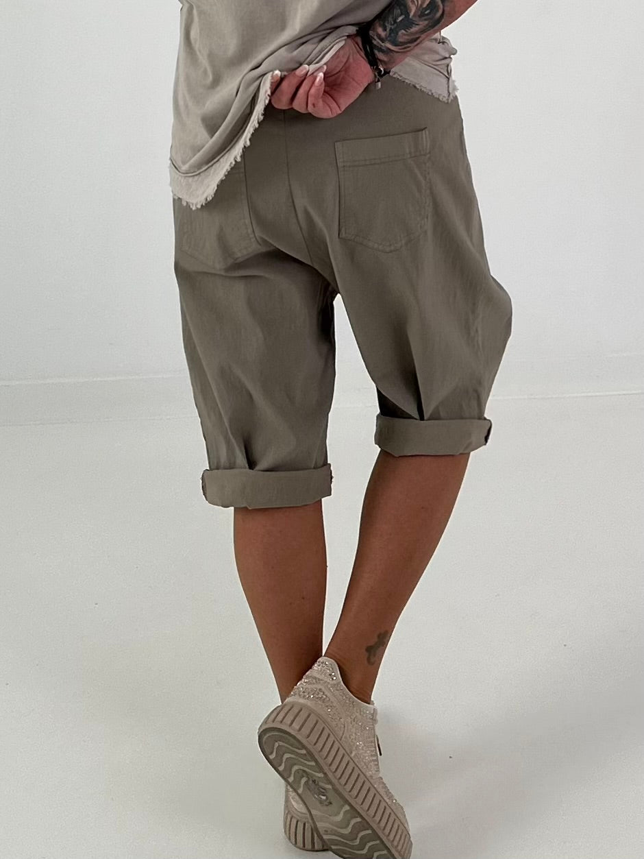 Baggy Short mit Überwurf und Tasche mit Details - taupe