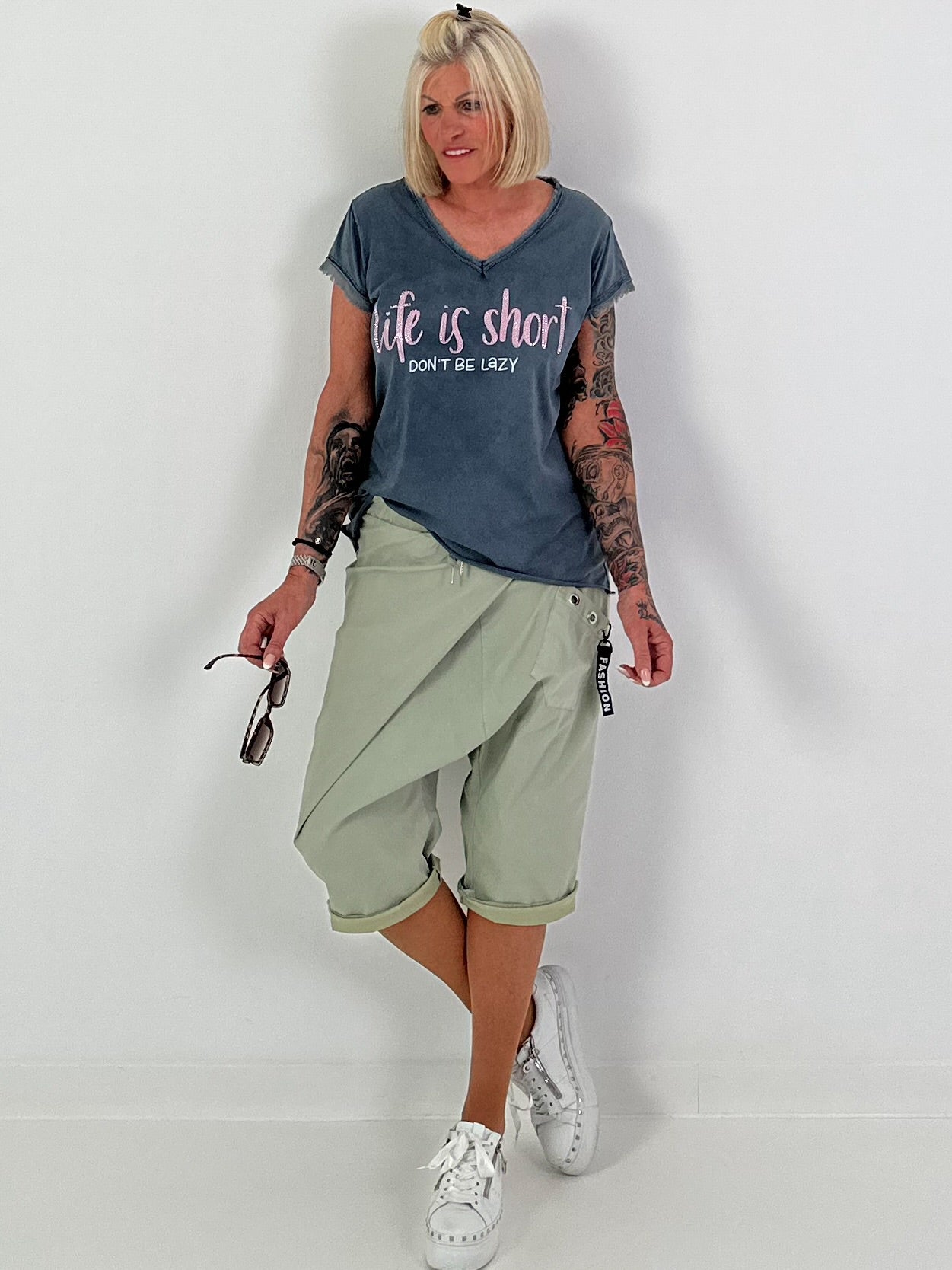 T-Shirt Life Is Short - blau
