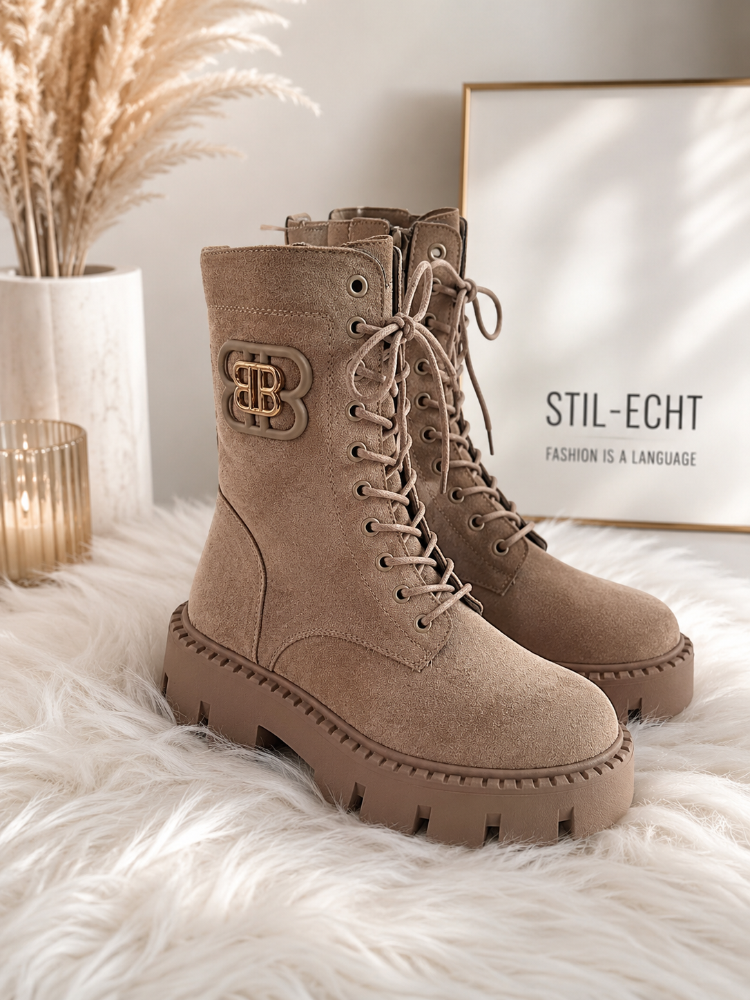 Bootie in Wildleder Optik mit derber Sohle - beige