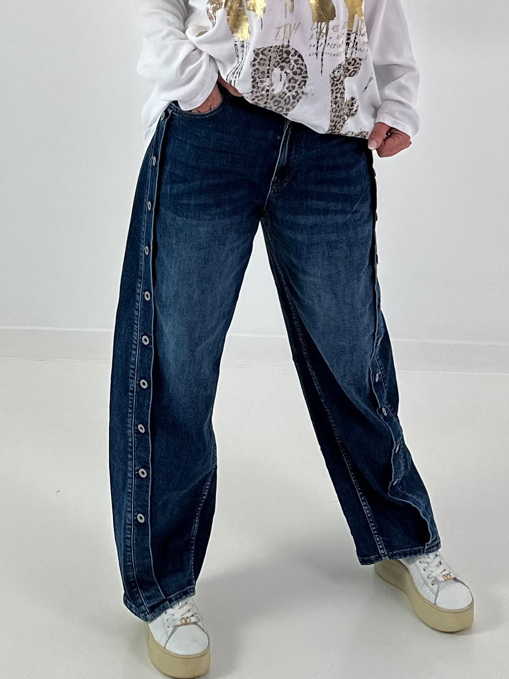 Jeans with vertical button placket - denim