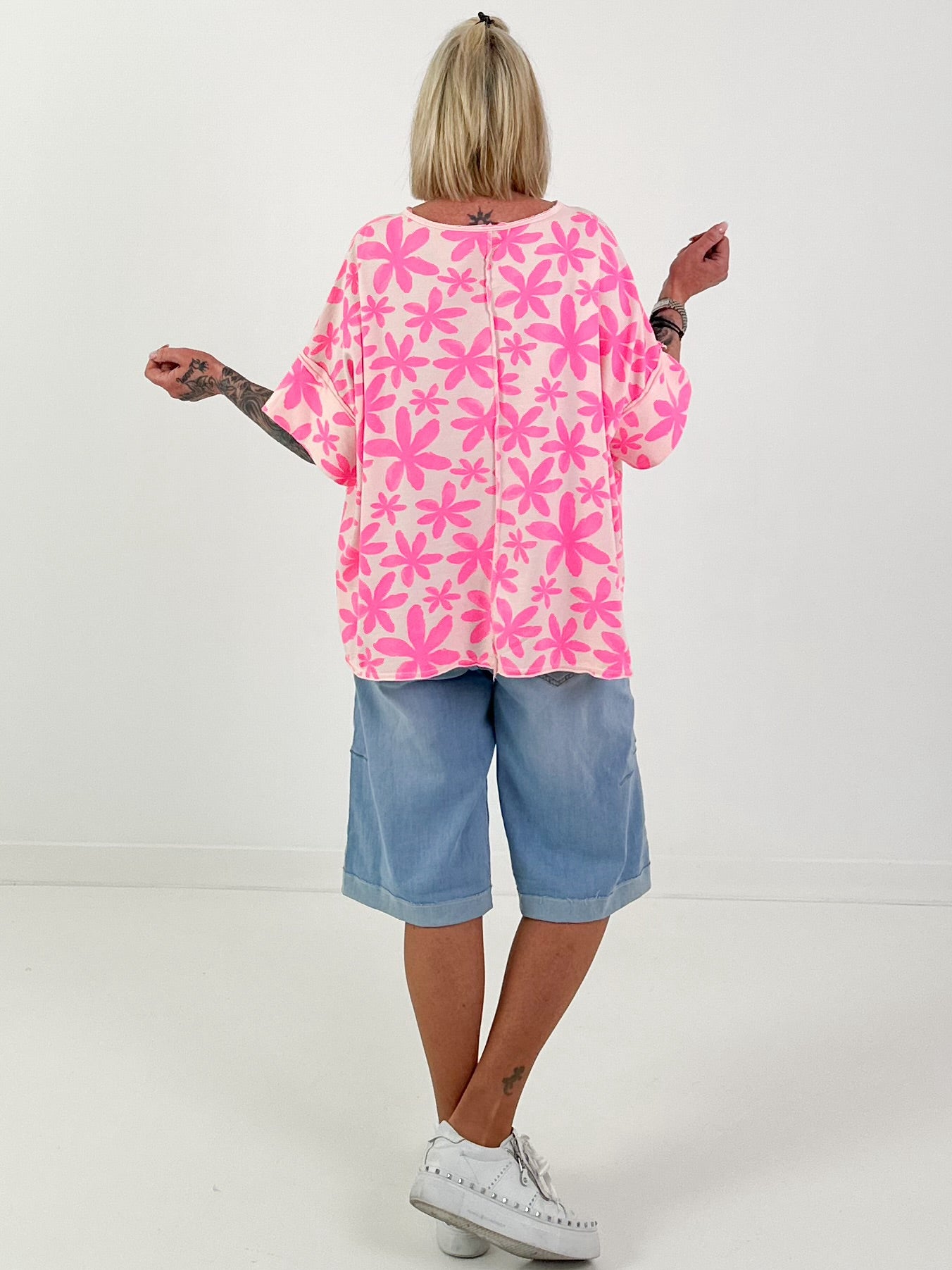Sweatshirt with floral pattern - pink-neon pink