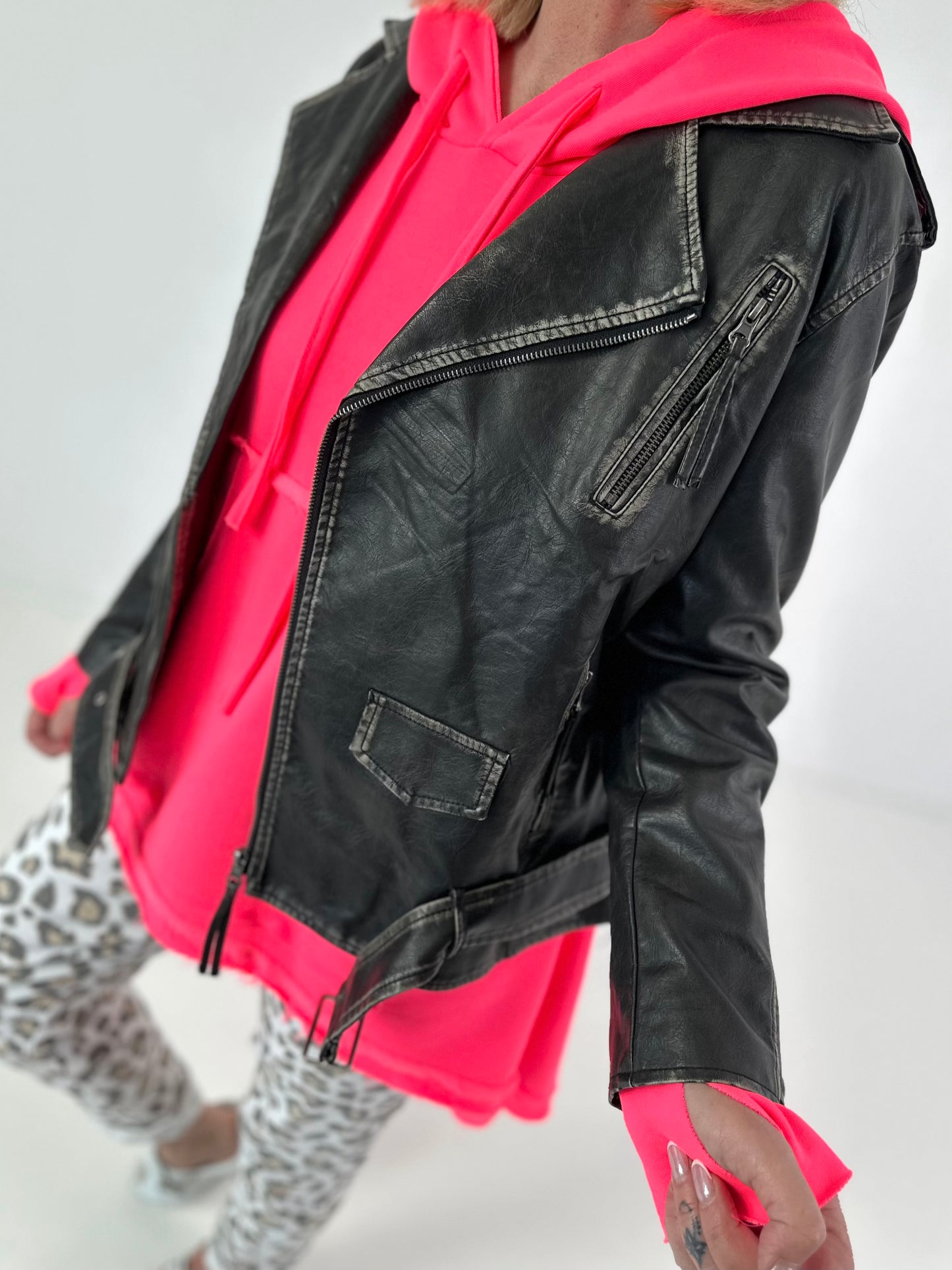 Stylish biker jacket in leather look - black
