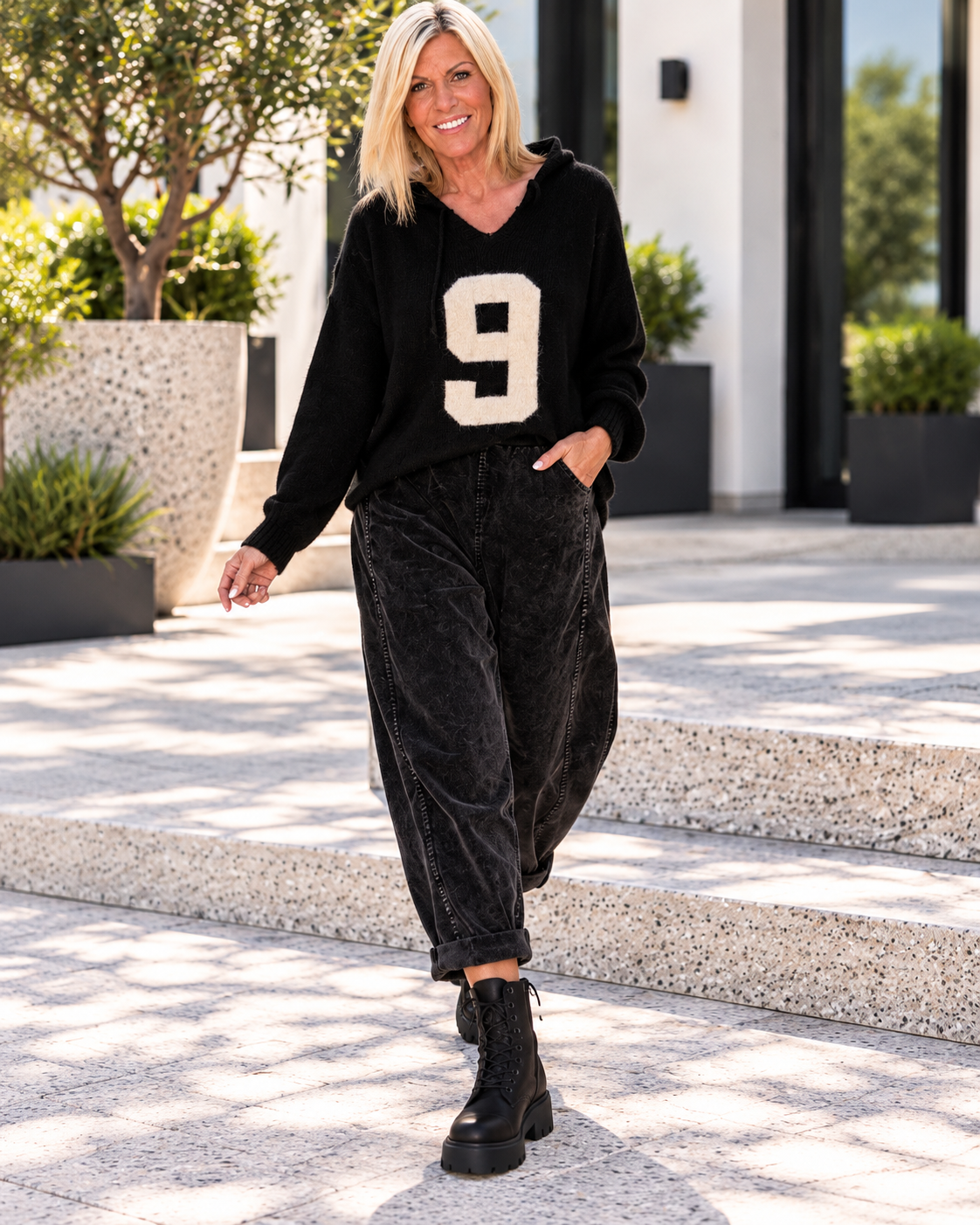 Kuscheliger Hoodie No. 9 - schwarz