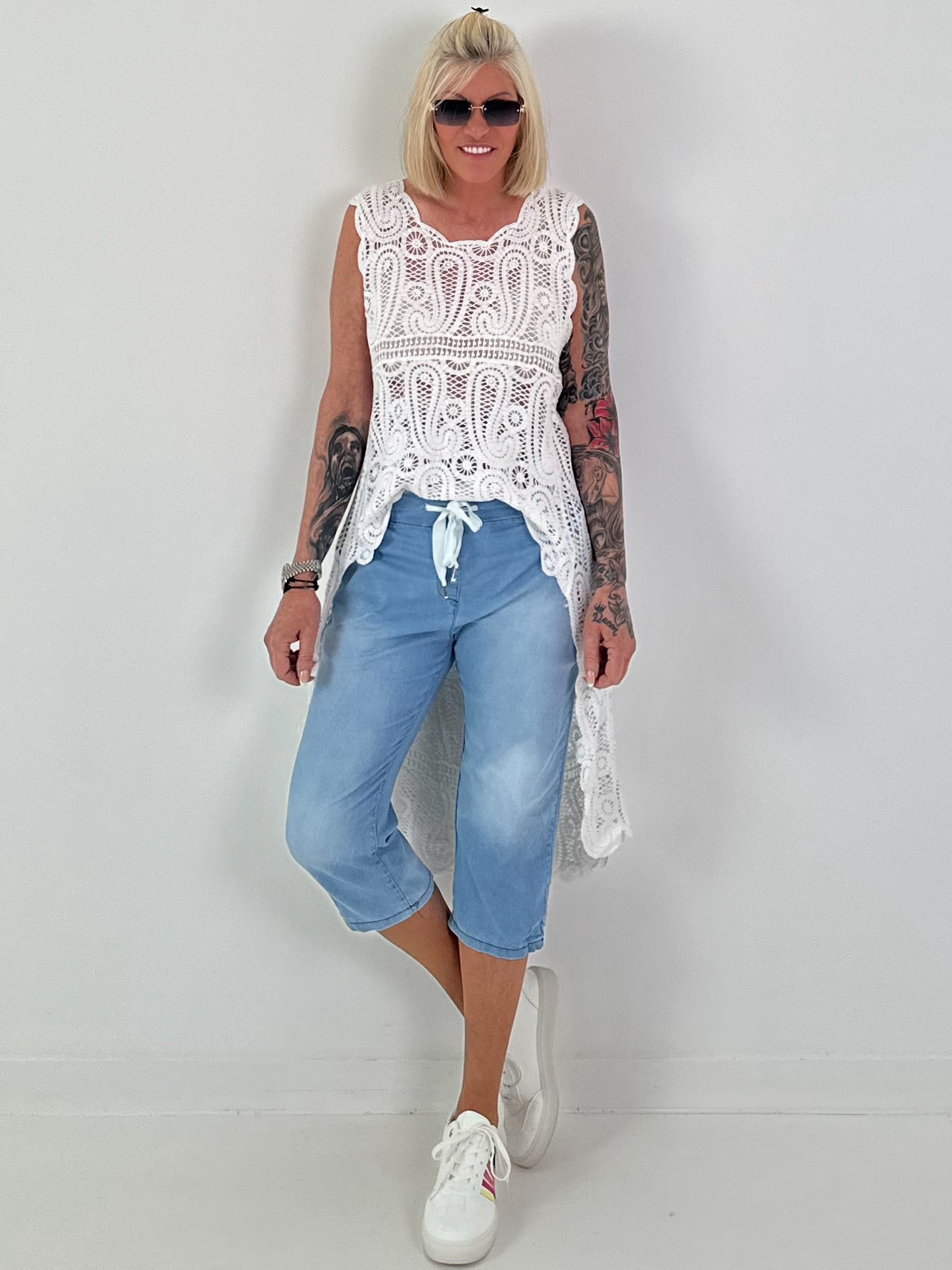 Short jeans with statement waistband - light blue