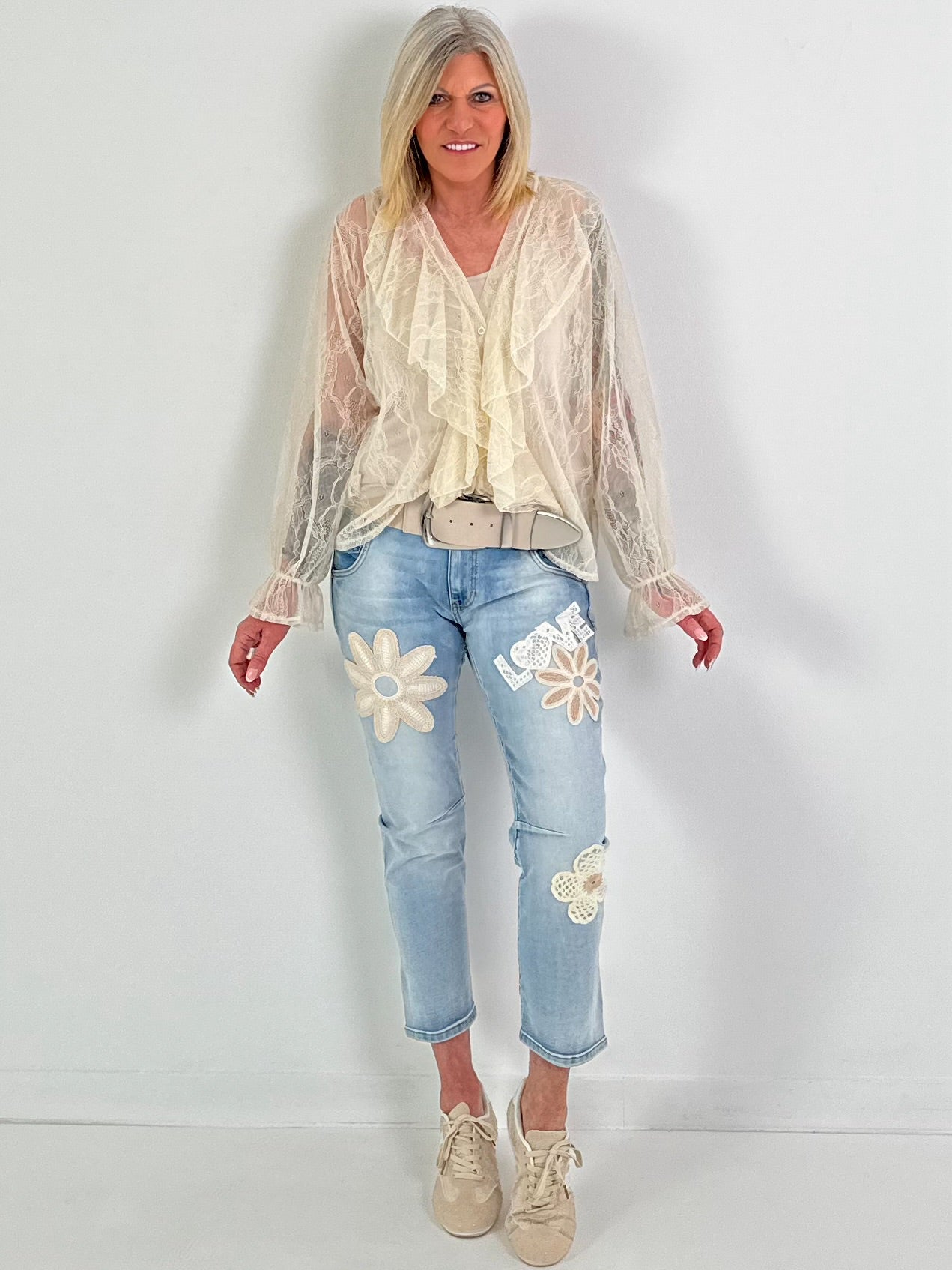 Jeans mit Häkel-Applikationen - denim