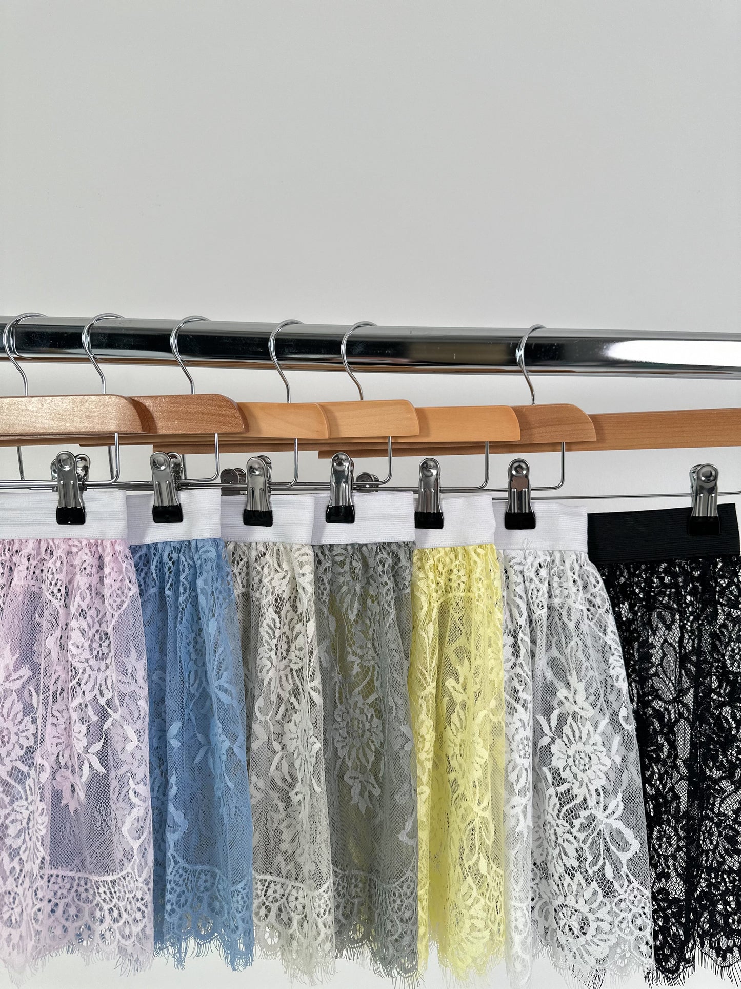 Spitzenschummler Modell "Sheer Romance" - 7 Farben