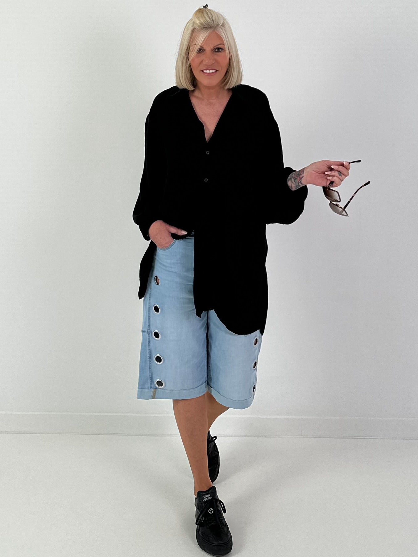 Long blouse with tie – black