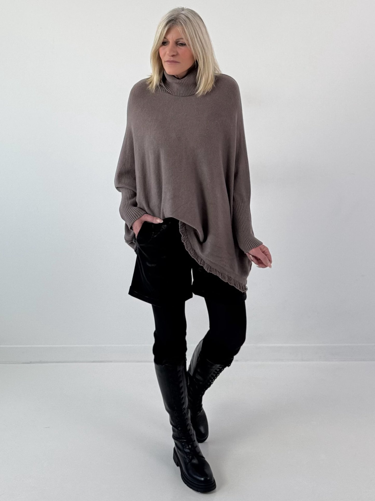 Oversized trui model "Relaxed Chic" - taupe