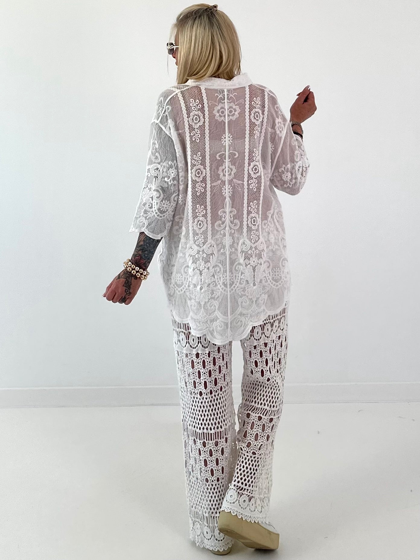 Ibiza Bluse mit aufwendigen Details - weiss