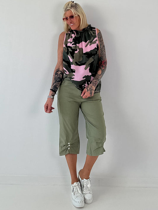 Camouflage Top mit Rüschenkragen - khaki - rosa