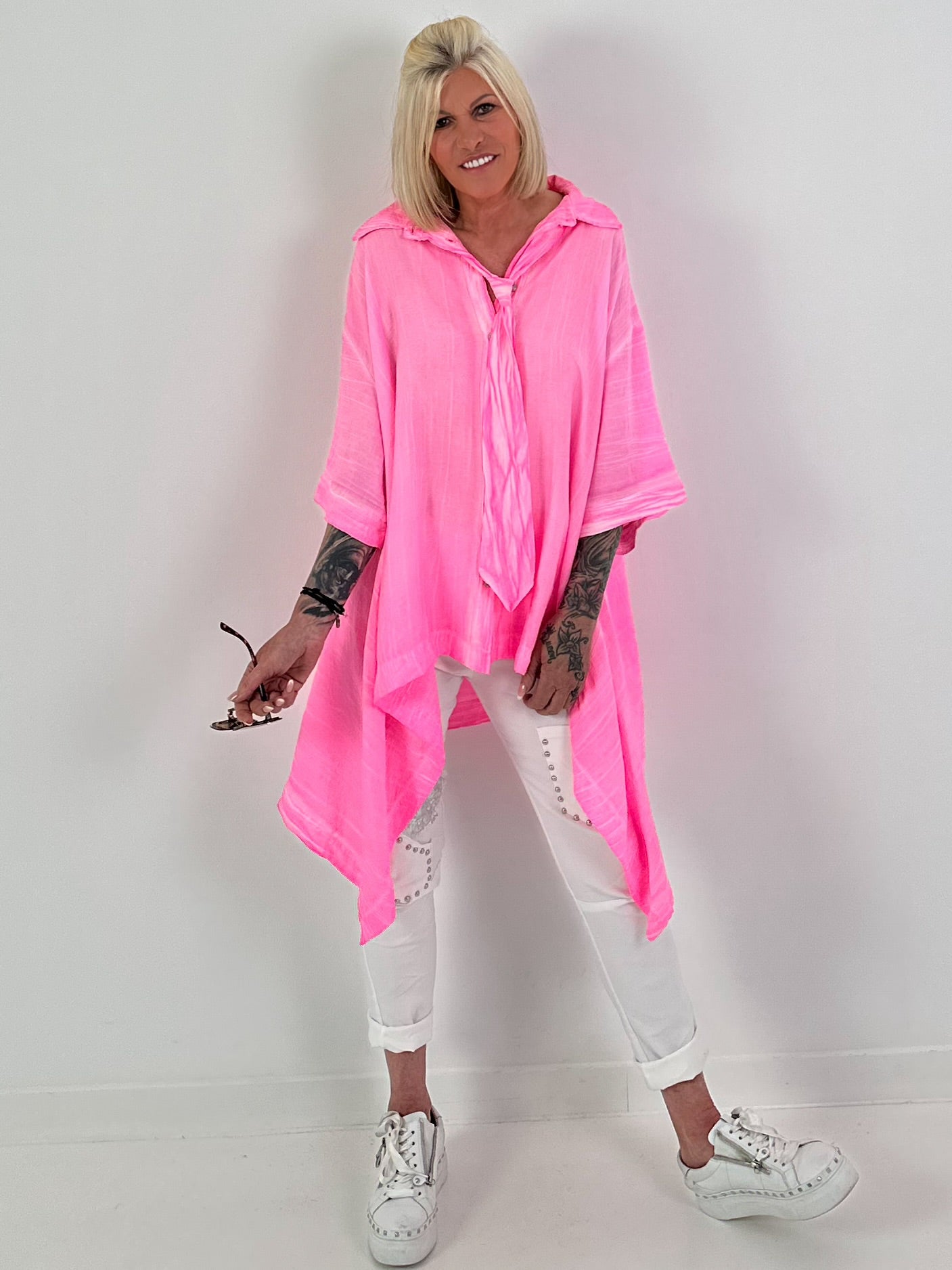 Oversized Bluse asymmetrisch mit Krawatte - neonpink