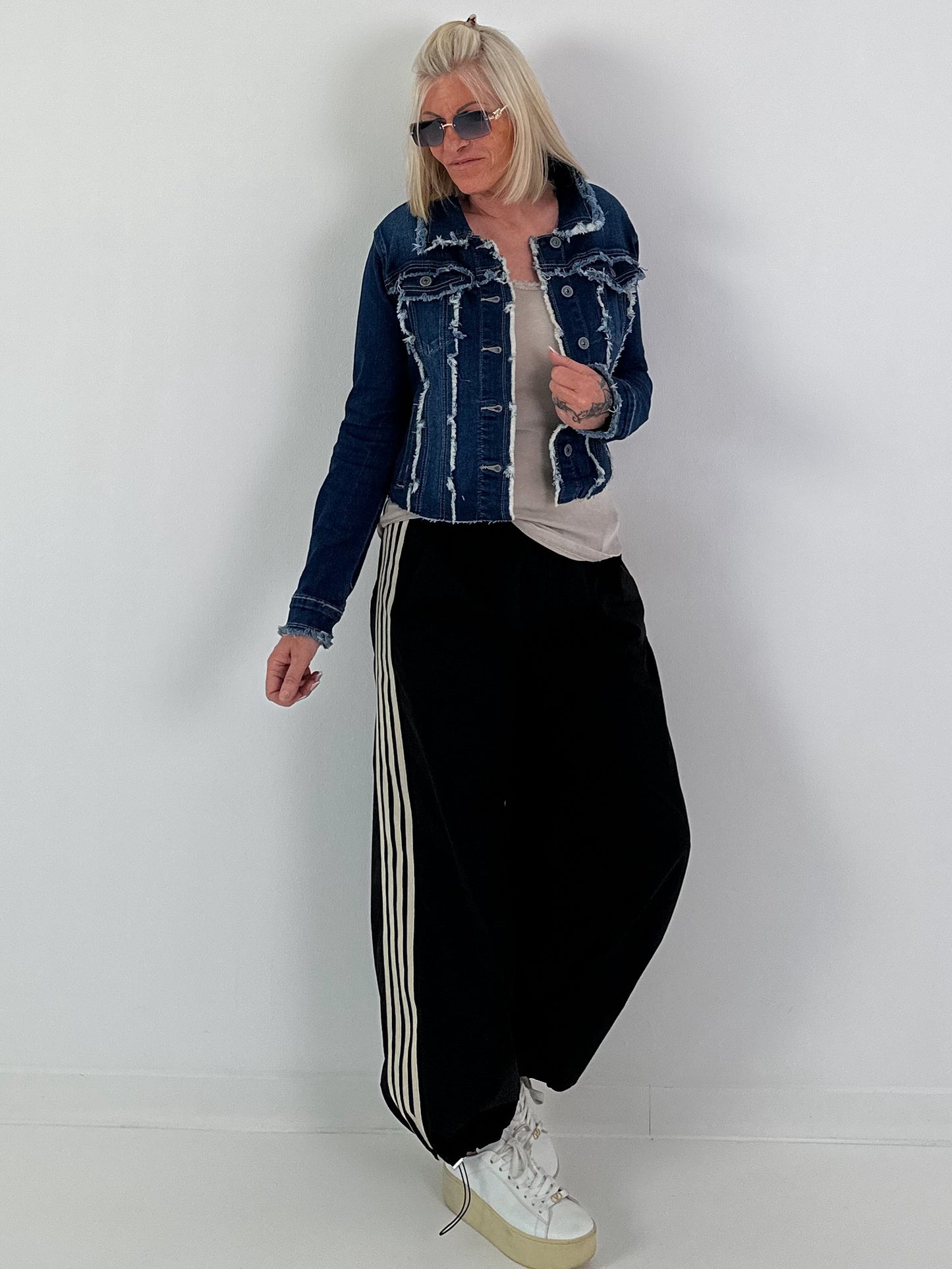 Pants with elastic waist - black