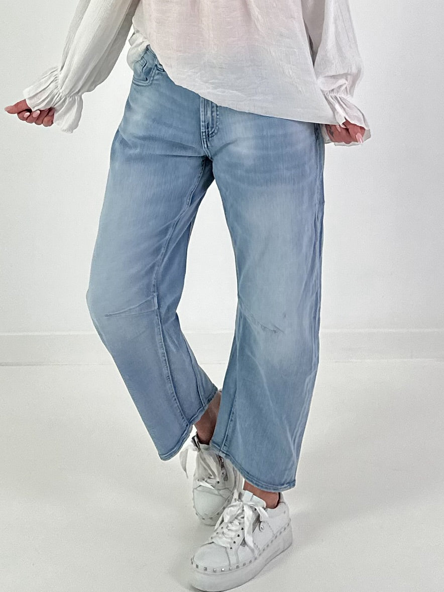 Bottle jeans with a horizontal seam - denim