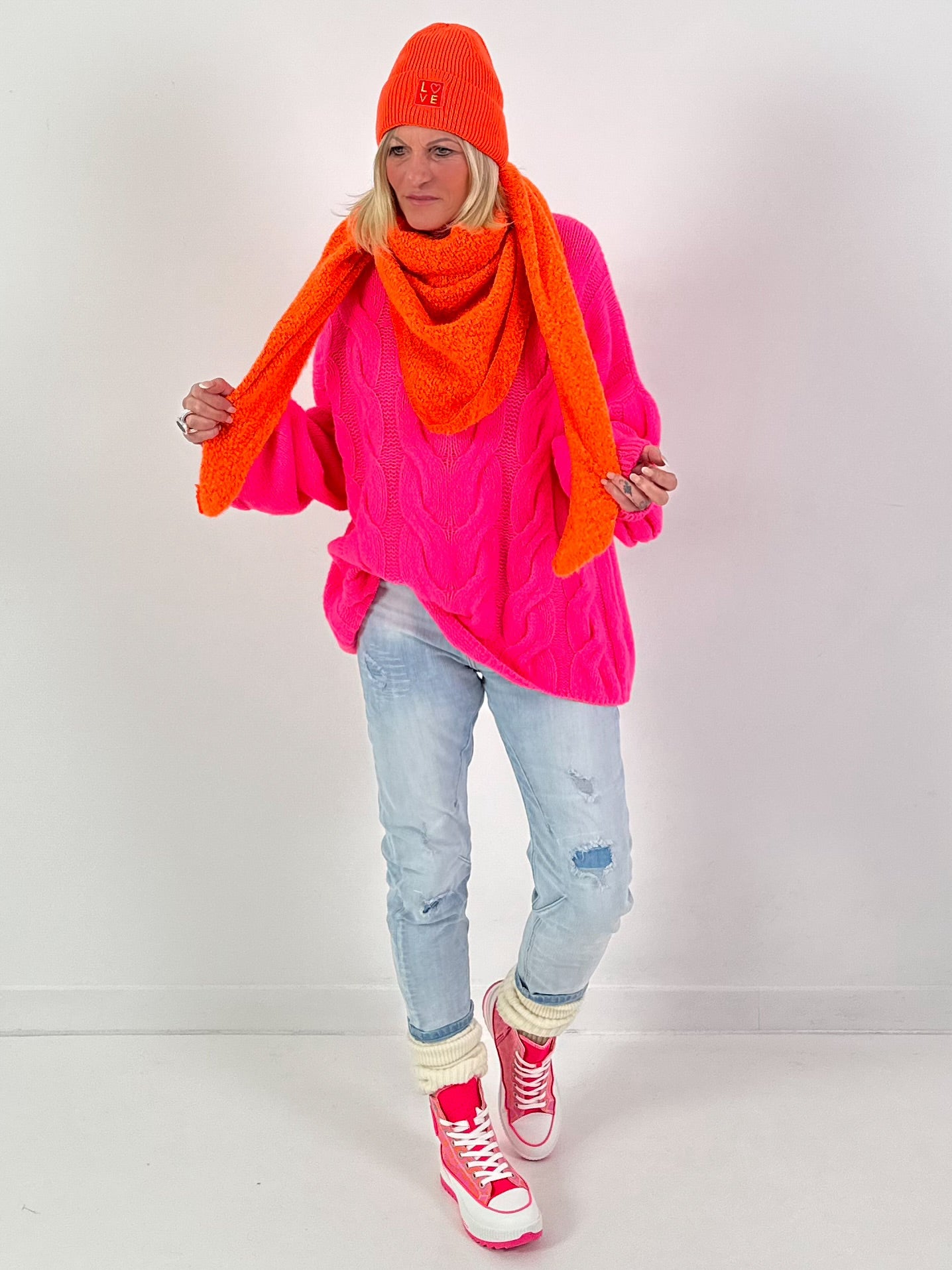 Lässiger Pullover mit Zopfmuster Modell "Pure Cable" - neonpink