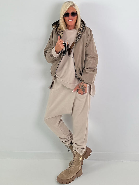 2 in 1 Jacke mit Leo-Print - taupe