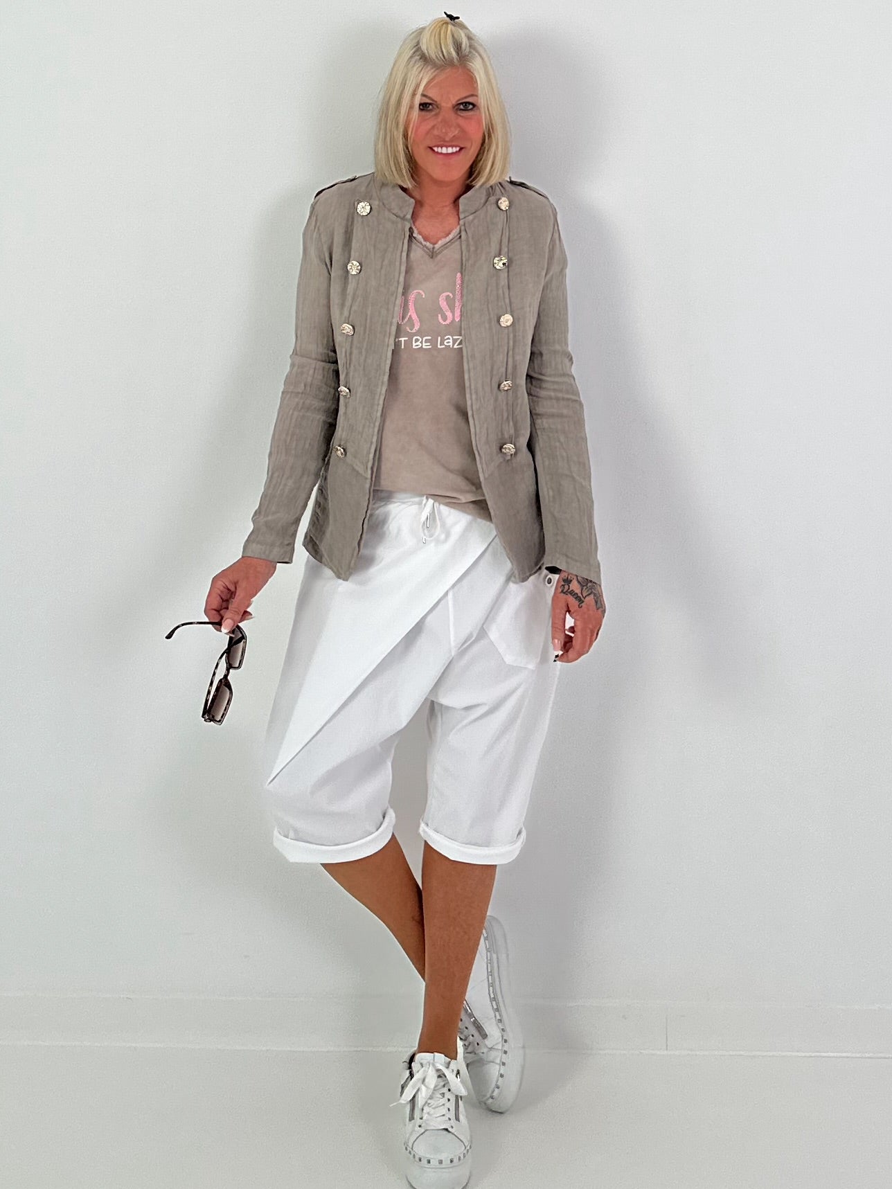 Leinen Blazer mit Zierknöpfen und Ripp-Details - taupe