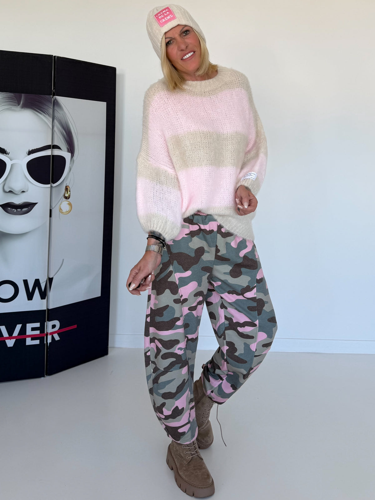 Sweatpants with camouflage print - olive multi-colored