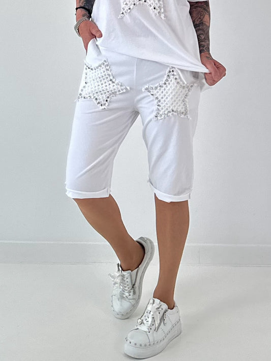 Sweat Short mit Häkelstern und  Nieten - weiss