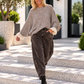 Pullover mit gerüschten Ärmelabschlüssen - taupe-beige