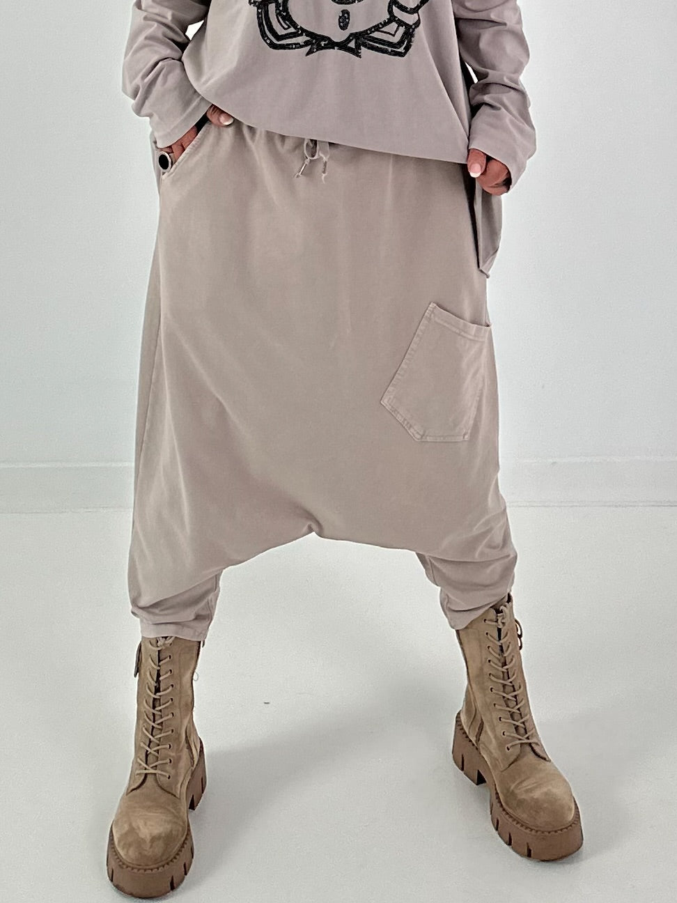 Haremhose mit aufgesetzter Tasche - beige