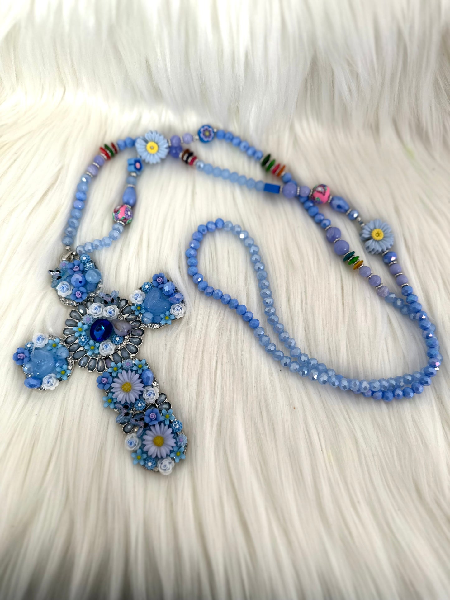 Kette mit Kreuz Anhänger - hellblau-mehrfarbig
