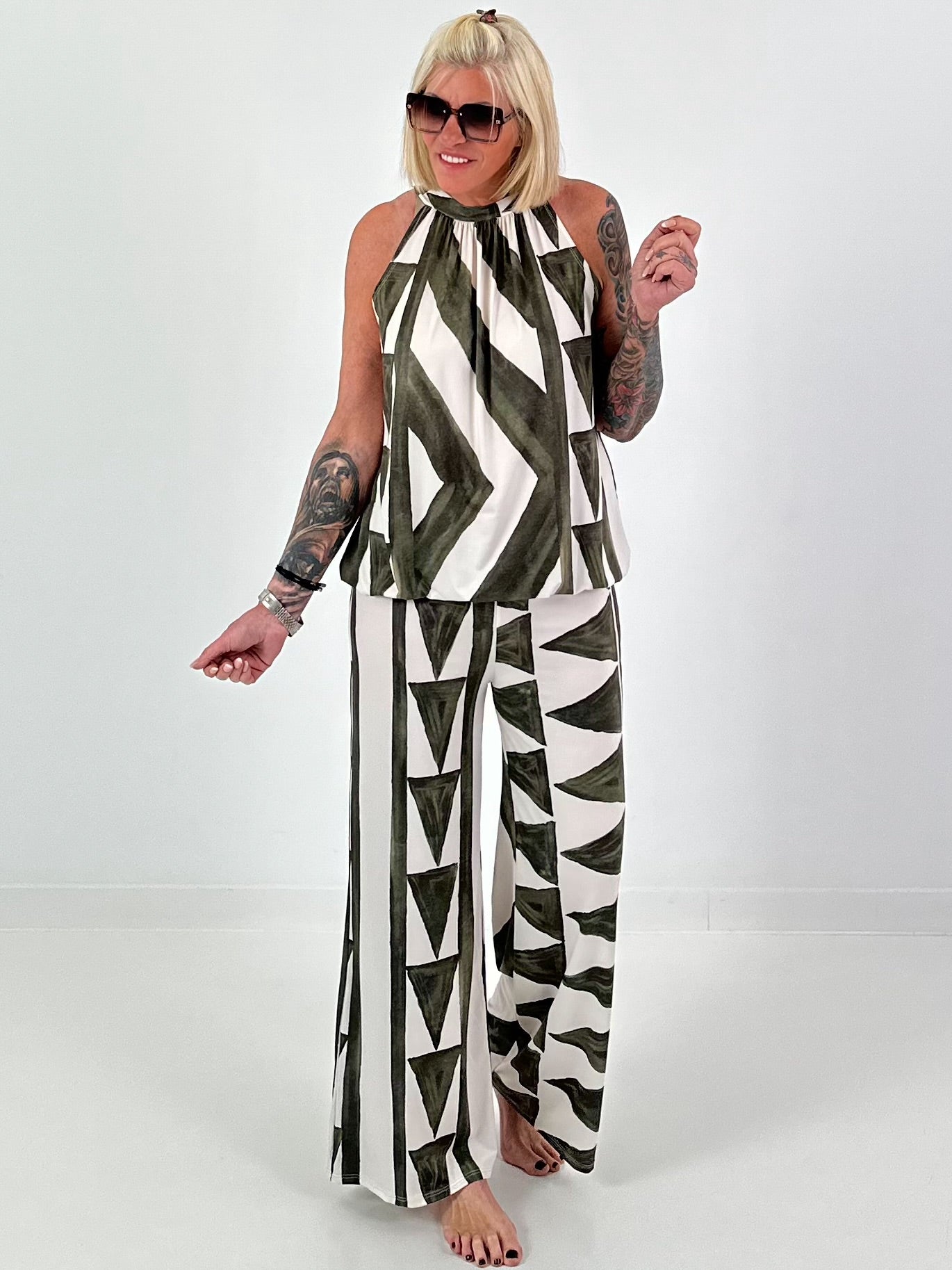 Two-piece with graphic pattern - khaki-white