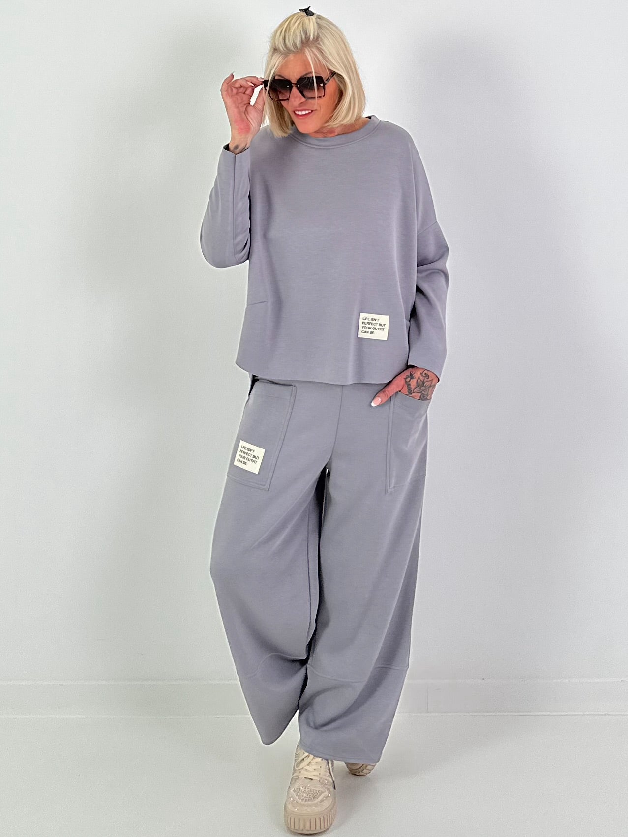 Zweiteiler mit Statement Patch - grau