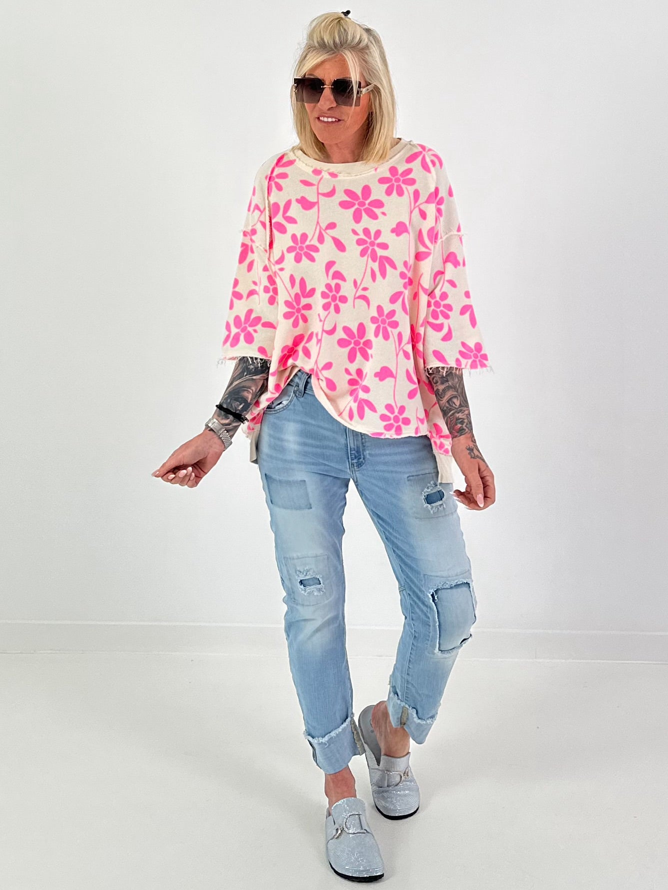 Sweater with all-over floral print - beige-pink