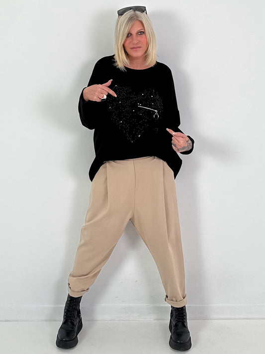 Sweatshirt model "Hidden Heart" - black