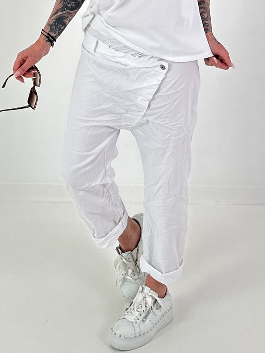 Baggy pants in a layered look - white