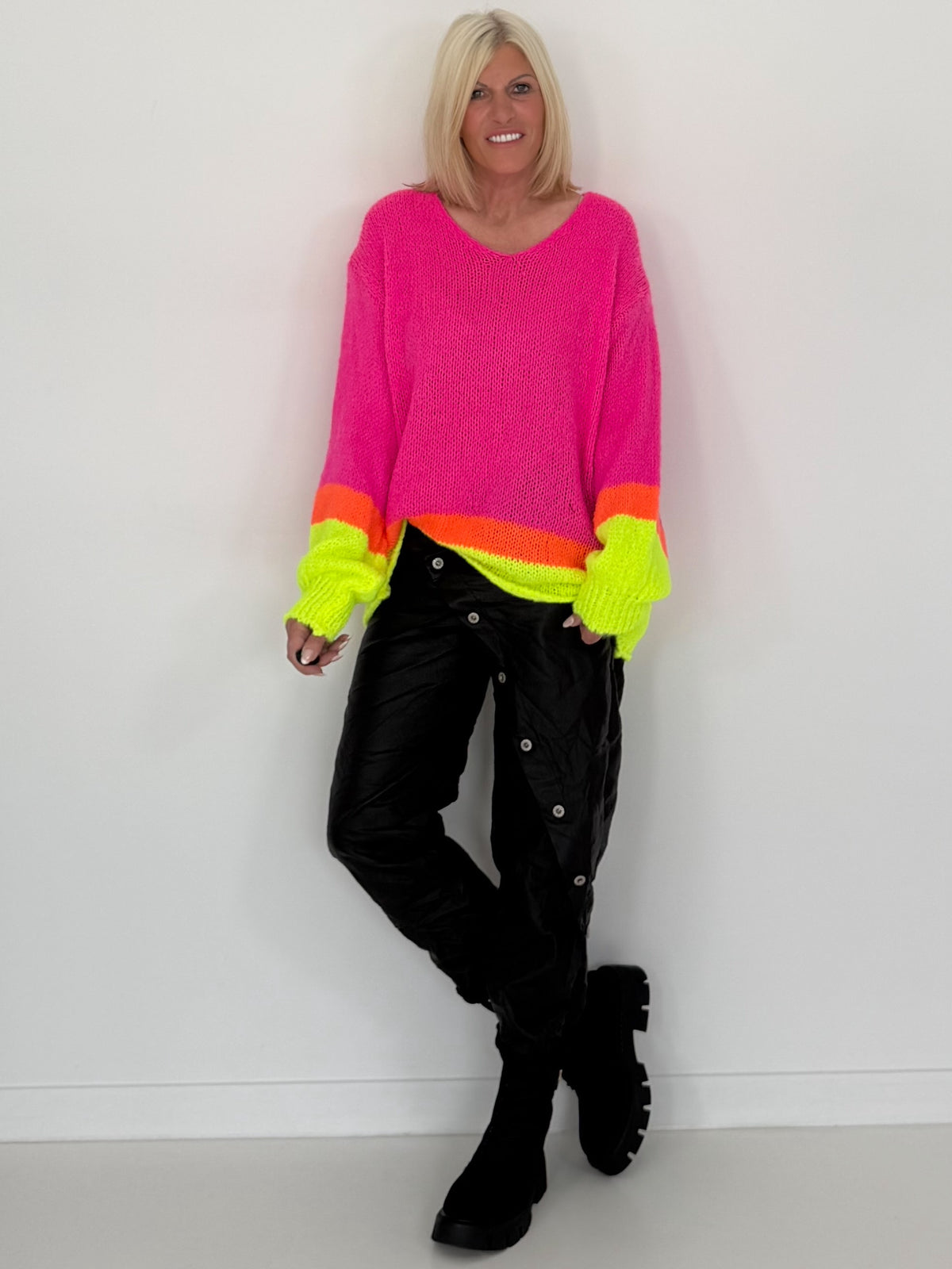 Pullover mit V-Ausschnitt - neonpink-mehrfarbig