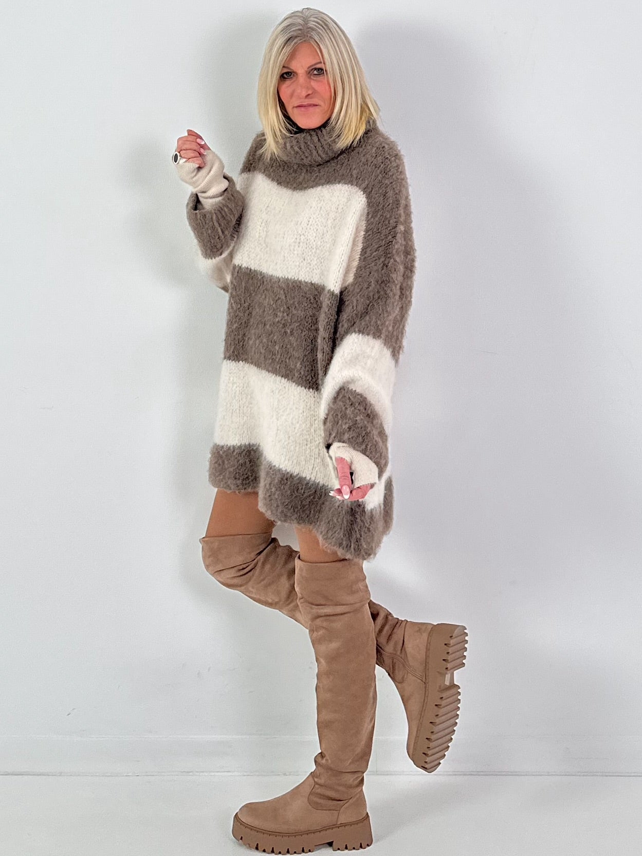 Lange trui/jurk model "Velvet Flow" - beige-taupe