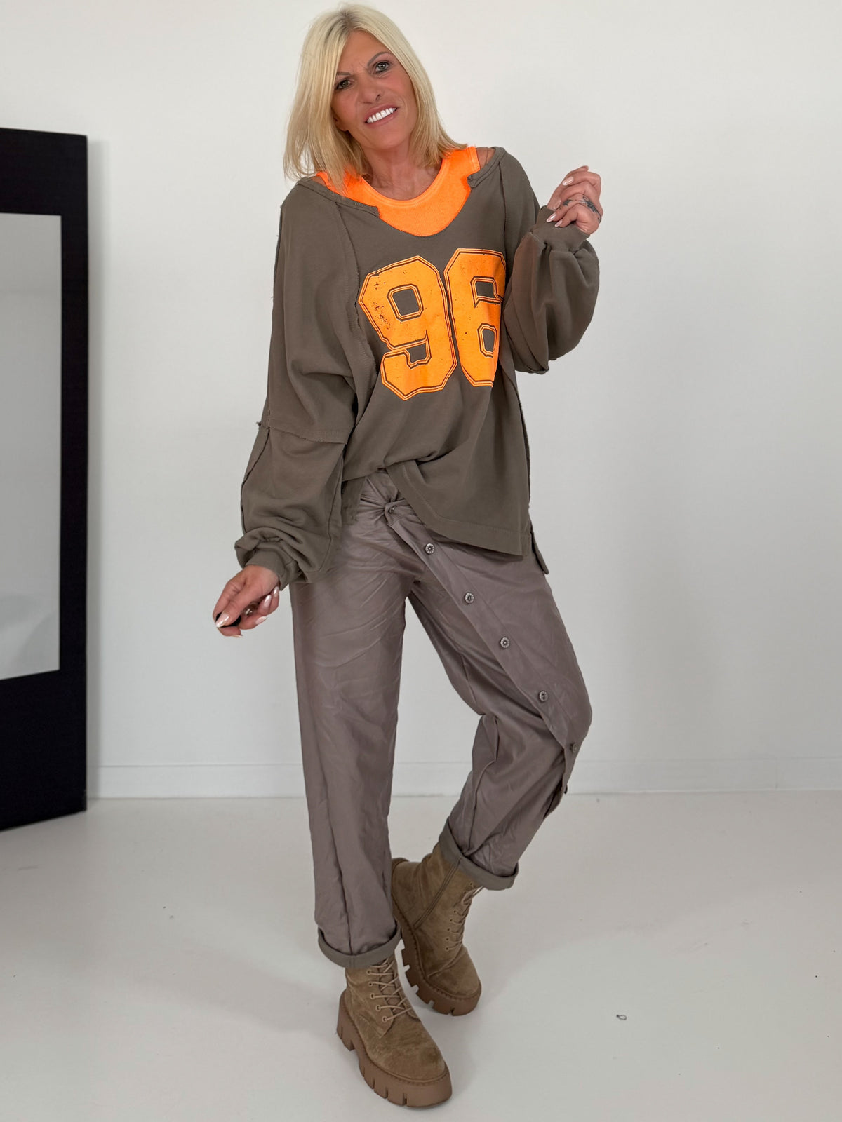 Sweater 96 - taupe-neonorange