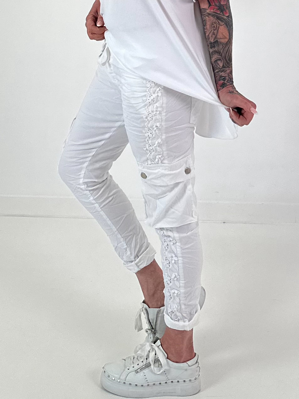 Trousers with crocheted flowers and patch pockets - white