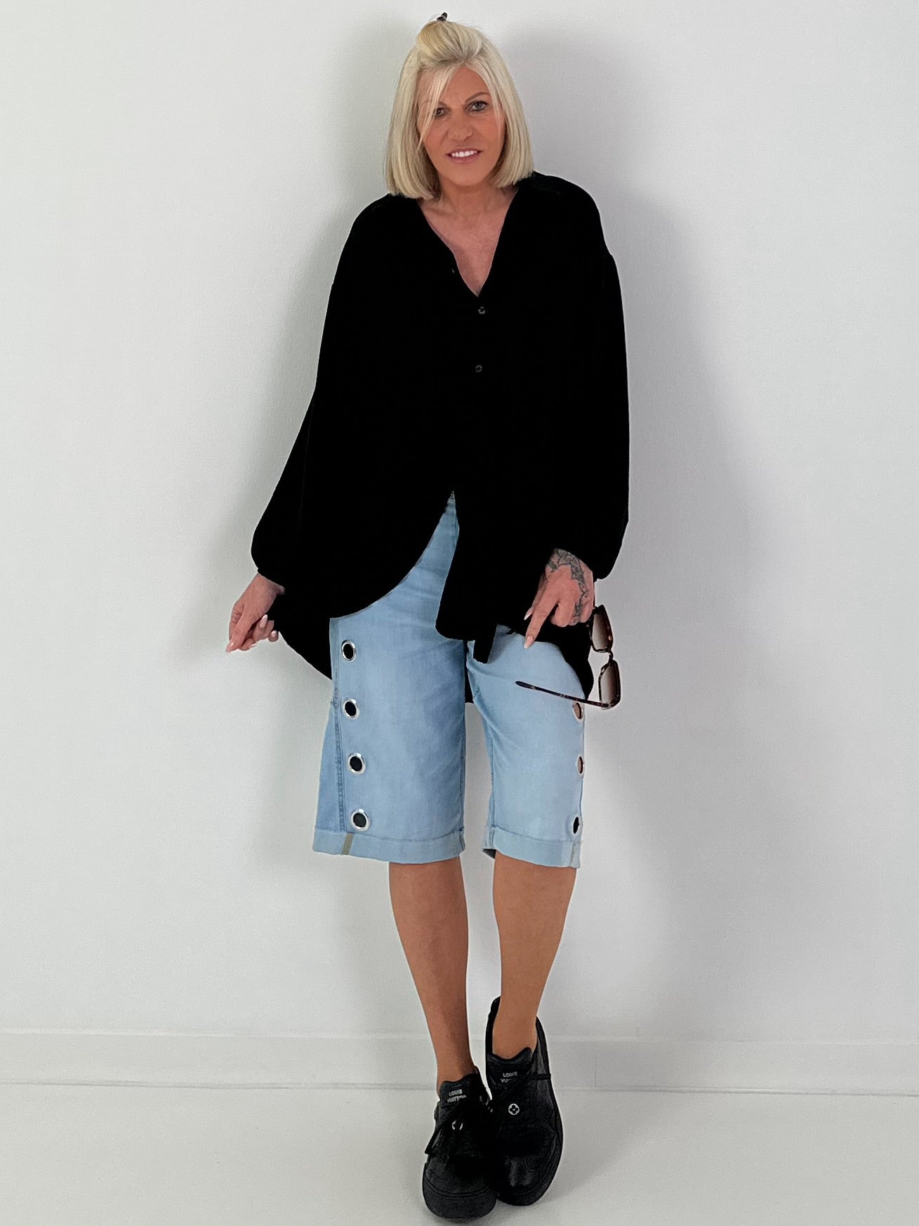 Long blouse with tie – black