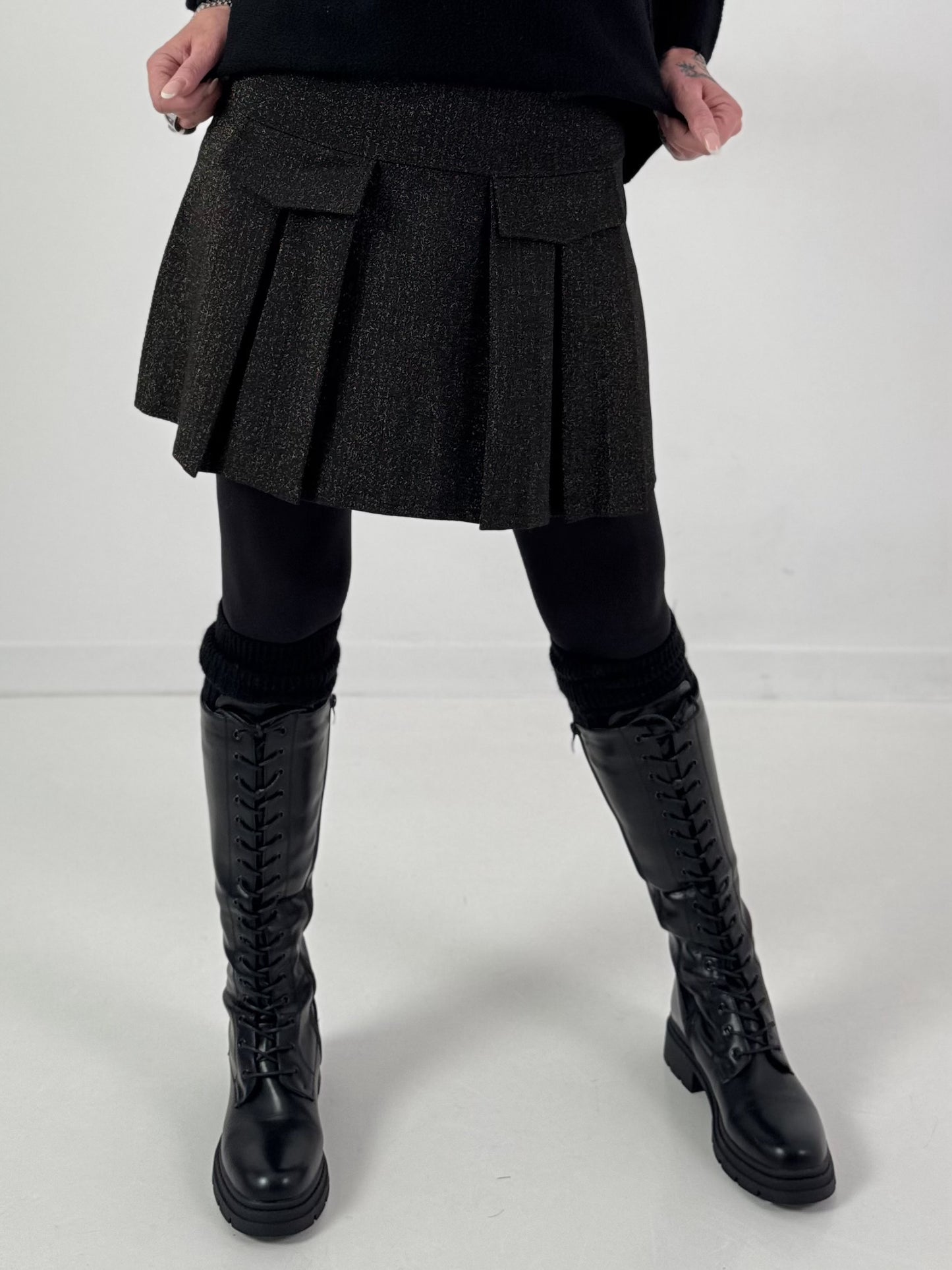 Rock model "Golden Pleats" - black-gold